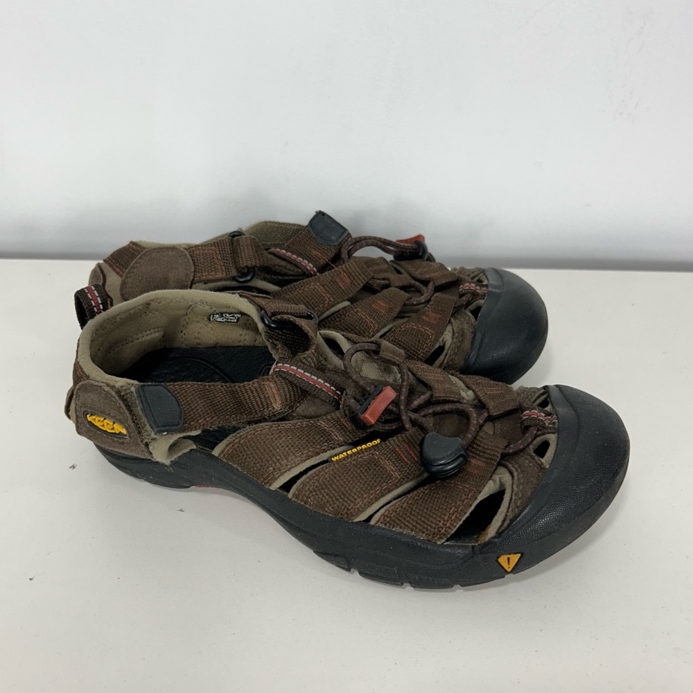 Keen Brown and Black Outdoor Sandals with Closed Toe Design